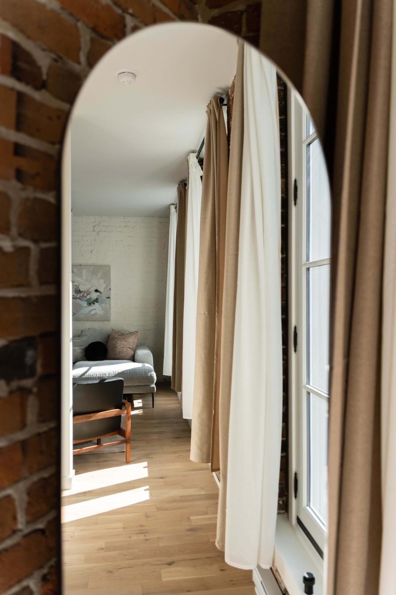 Maison Place Jacques-Cartier By Luxury In Transit Montreal Exterior photo